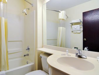 Microtel Inn Atlanta Airport 06.[1]